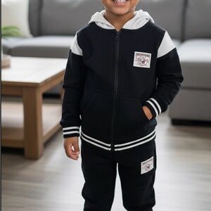 True Religion Boys 2 pc sweatsuit set. Sz 4t